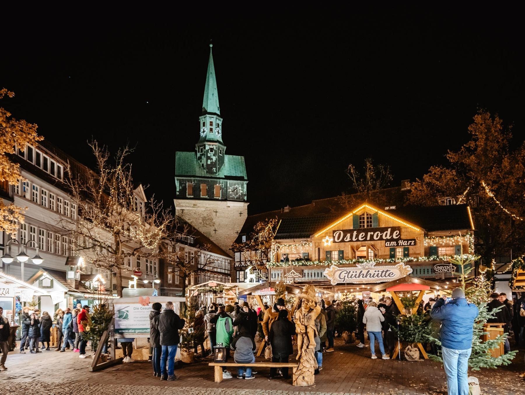 Die Glühhütte auf dem Osteroder Weihnachtsmarkt