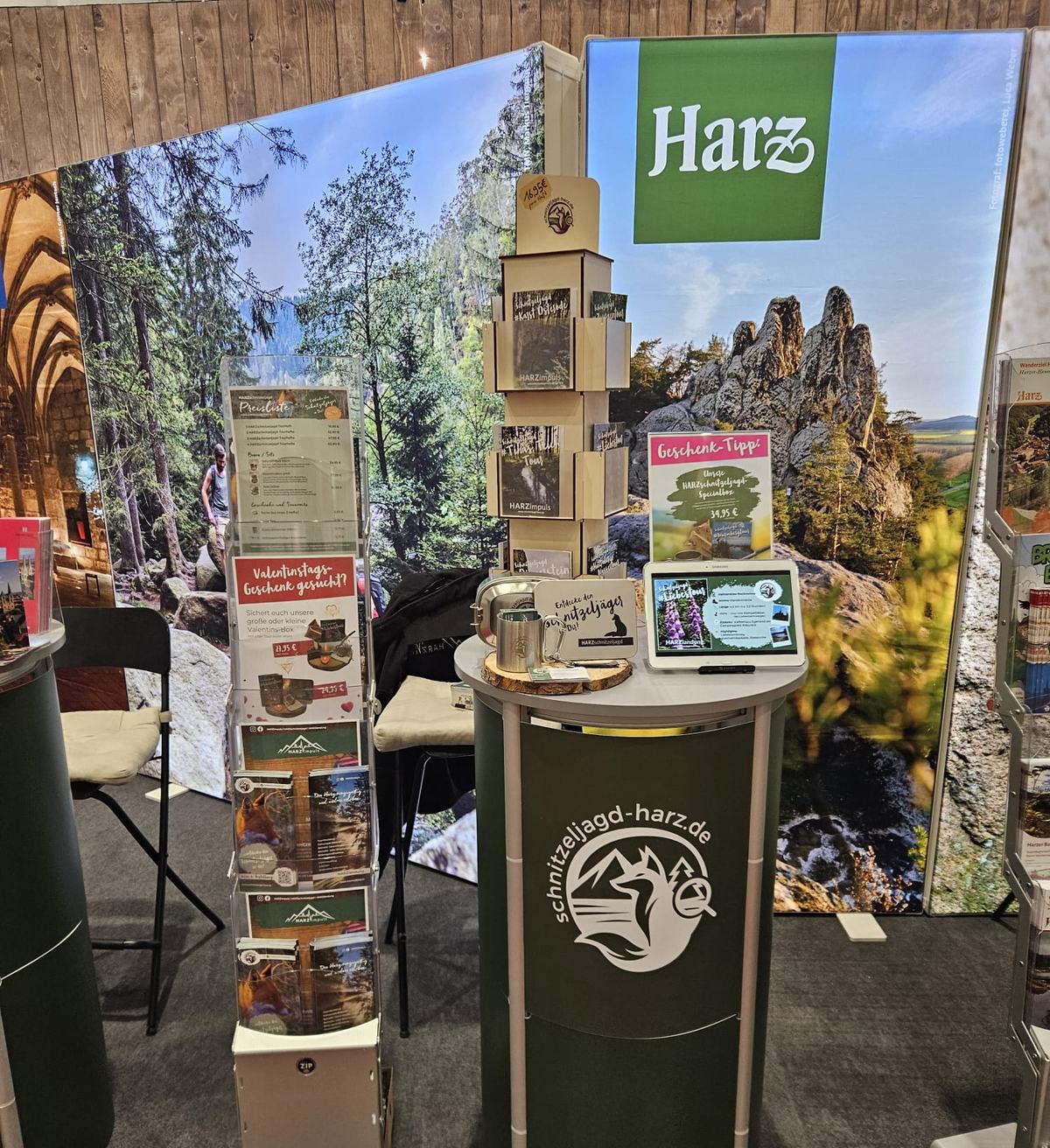 Messestand der HARZschnitzeljagd auf einer Tourismusmesse